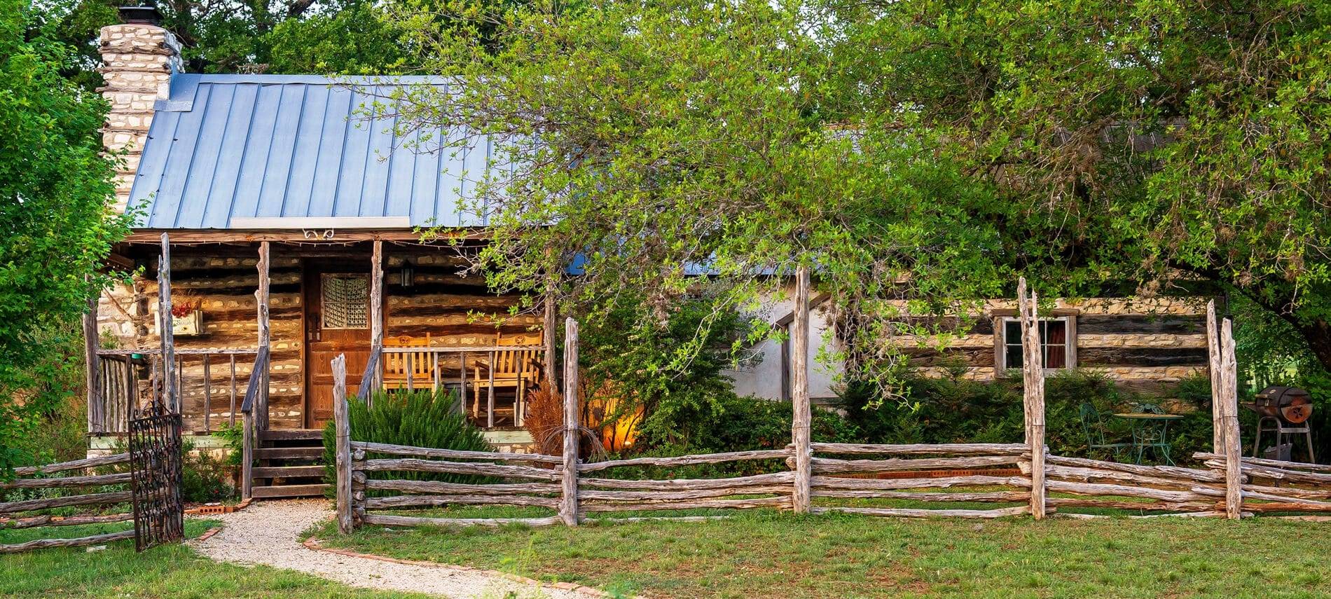 Picture of a cabin.