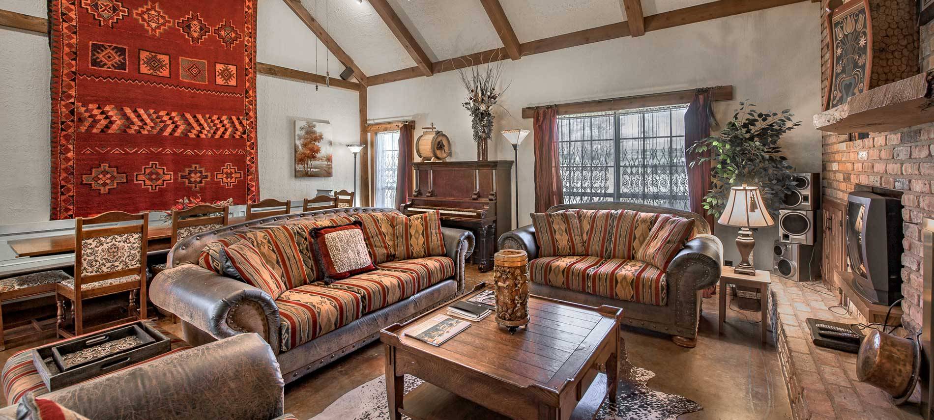 Picture of a living room.