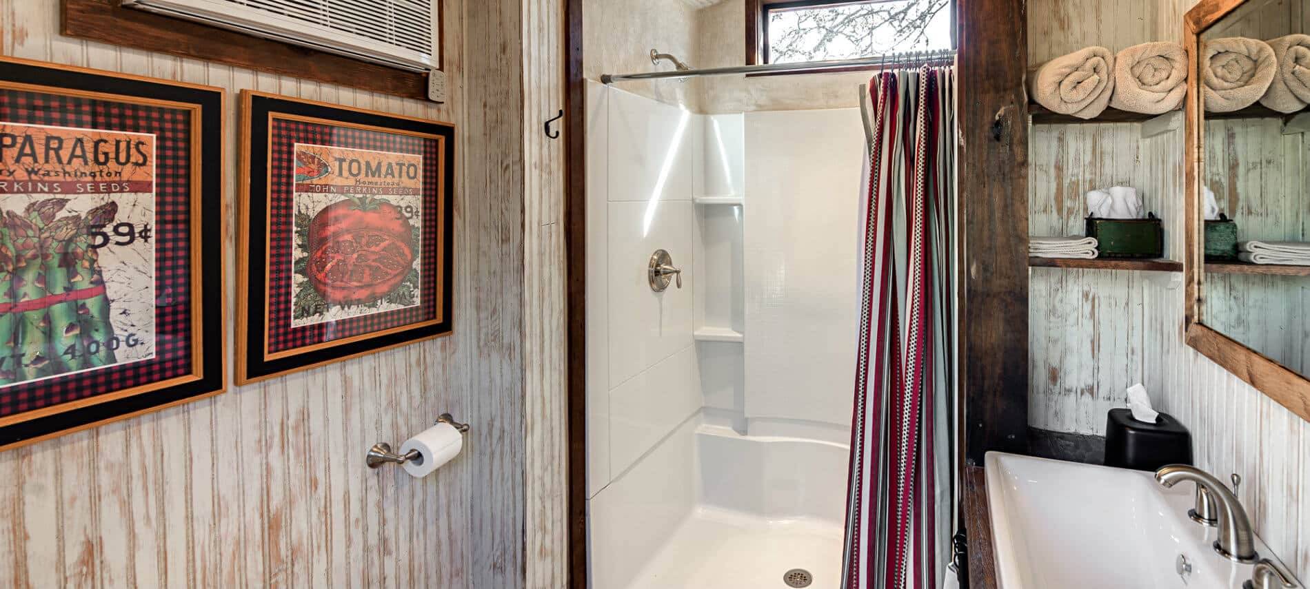 Picture of the bathroom.