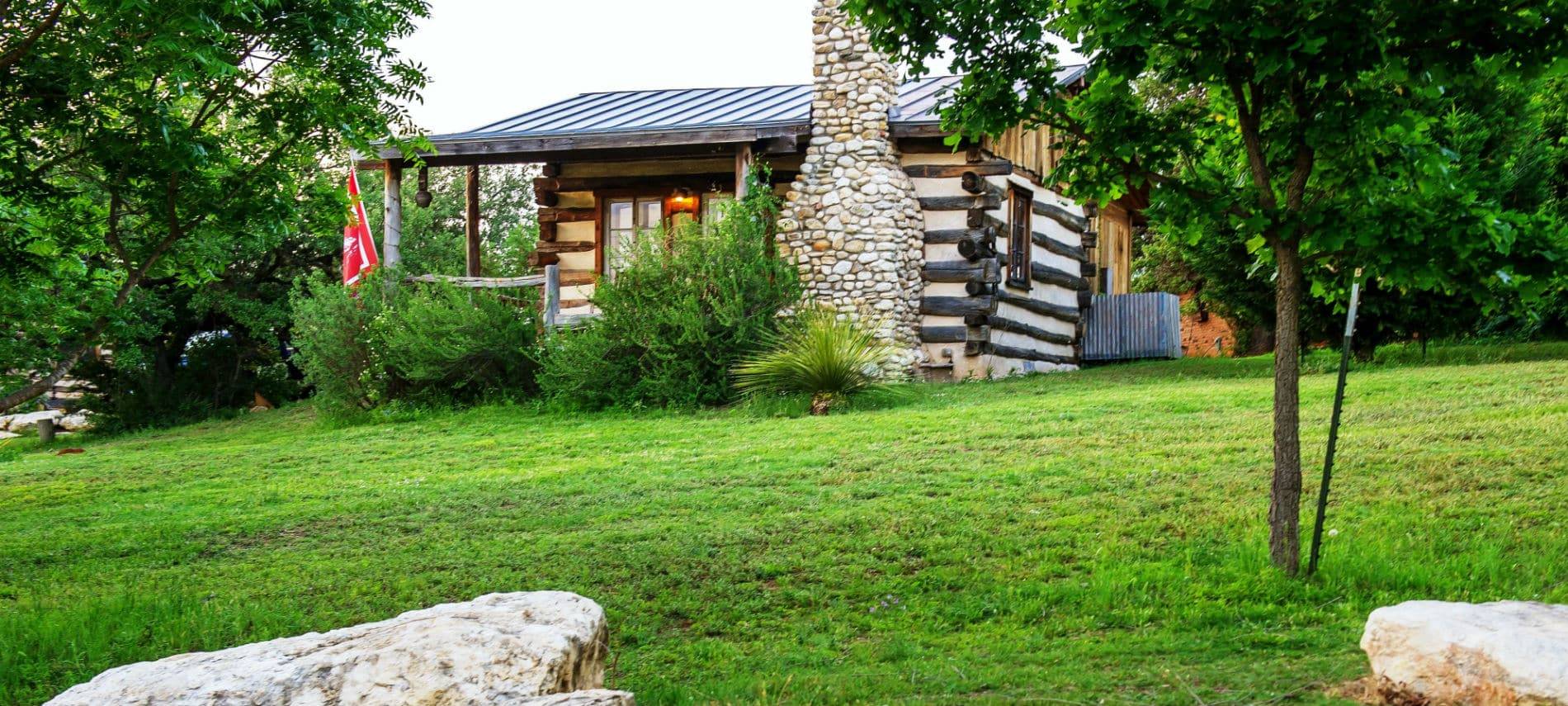 Picture of the cabin.