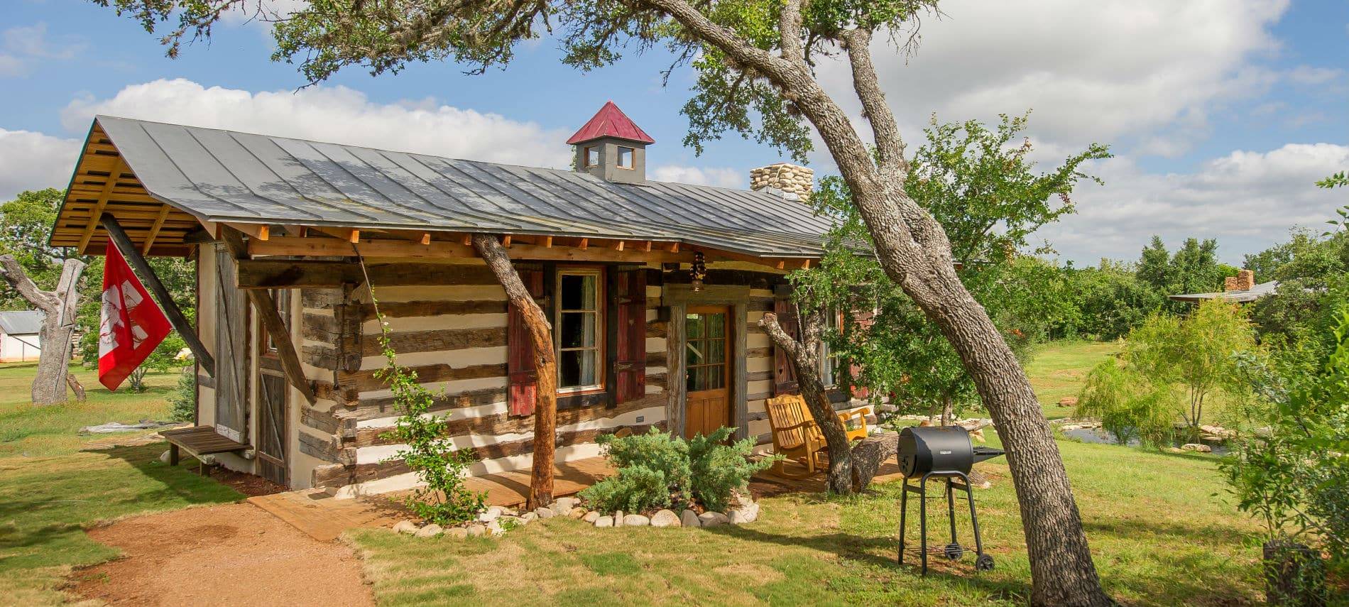 Picture of a cabin.